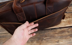 Bolso Mensajero de Cuero Premium a Precio Económico, Elegante Bolso de Hombro para Hombre, para Portátil, Oficina, Trabajo y Uso Diario - Product Image 4