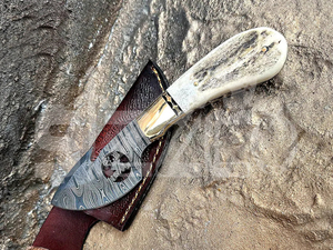 มีดล่าสัตว์เหล็กดามัสกัสแบบ OEM พร้อมด้ามเขาสัตว์  ใบมีดคงที่ สำหรับตั้งแคมป์ กิจกรรมกลางแจ้ง และพกพาประจำวัน พร้อมปลอกหนัง - Product Image 3