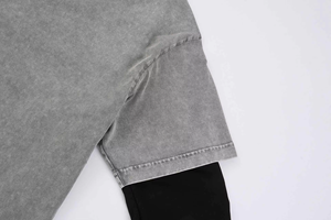 เสื้อยืดแขนสั้นผู้ชายสีดำและสีเทาแบบลำลองสองชั้น |   การออกแบบตามสั่ง |   โรงงาน OEM โดยตรง พร้อมโลโก้ตามสั่ง - Product Image 3