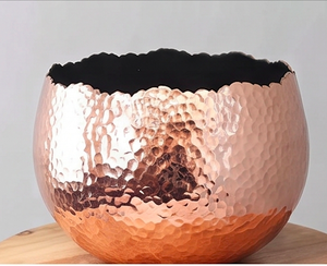 Bol en cuivre martelé fait main, design moderne, non revêtu, pour offrir en cadeau et pour la cuisine. - Product Image 1