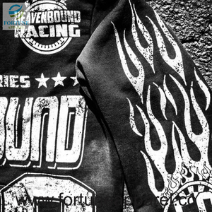 Sudadera con capucha personalizada en color verde oliva oscuro, estilo slim fit, con cremallera, para hombre, que deja ver los músculos. - Product Image 4