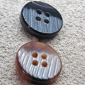 Suéter Cárdigan de Punto para Mujer, Marca Mosen, Hecho a Mano con Cuerno de Búfalo Ecológico, Borde Fino, Diseño de Dos Ojos, Color Negro y Blanco - Product Image 1