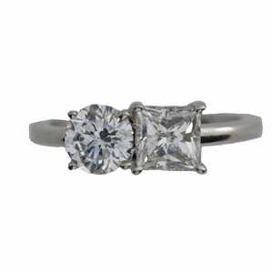 Anillo de Diamantes Cultivados en Laboratorio de 1.90 CT con 2 Piedras en Oro de 18K |   Anillo de Compromiso Toi Et Moi con Certificado IGI de Moda |   Joyería nupcial de lujo - Product Image 4
