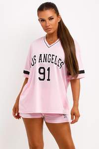 เสื้อยืดคอกว้างทรงโอเวอร์ไซส์และกางเกงขาสั้นชุดเซ็ตสีชมพูสำหรับผู้หญิง ขายส่ง รับผลิตตามแบบ OEM ODM เสื้อผ้าลำลองสไตล์สตรีทแวร์ - Product Image 4