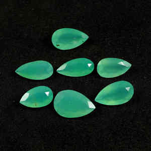Vente en gros de chrysoprase vert naturel facetté de haute qualité, forme poire 11x4x6.50 13.50x9x4 MM, cabochons en vrac pour la bijouterie, qualité supérieure - Product Image 1