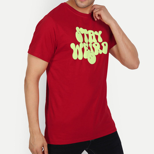 Camiseta informal para hombre con estampado en relieve, hecha con una mezcla de algodón premium, material transpirable y un diseño de estampado en relieve llamativo. - Product Image 4