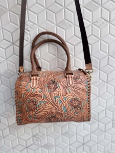 Bolso de Mano de Cuero Genuino Hecho a Mano, Estilo Bohemio, con Grabado Floral, Diseño Gypsy, Bolso de Hombro Hecho a Mano, Estilo Occidental, Elegante y Multiusos - Product Image 3