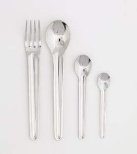 Ensemble de couverts en métal poli de luxe conçu pour les tables de restaurants d'hôtels cinq étoiles et l'utilisation professionnelle dans le service de restauration. - Product Image 2