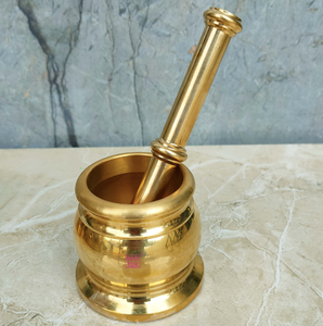 Juego de mortero y pilón de latón dorado liso para moler especias diariamente en la cocina, disponible a precios de mayorista. - Product Image 3