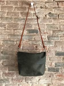 Sacs à main en cuir de haute qualité Designers chics en cuir Marques personnalisées en cuir Sacs fourre-tout pour femmes AV-0010 - Product Image 2