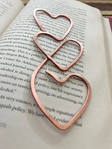 Marcapáginas de cobre tradicional hecho a mano para instituciones educativas, bibliotecas y entusiastas de la literatura - Product Image 1