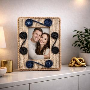 Marco de fotos artístico vintage de madera con cuerda, con aspecto antiguo desgastado, para decoración de estudio fotográfico. - Product Image 1