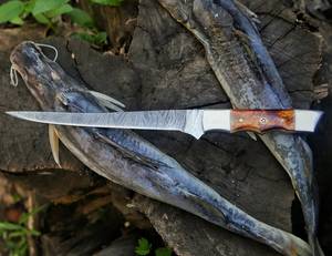 Couteau à filet en acier damas forgé à la main de 12 pouces |   Couteau de chasse personnalisé avec manche en os de chameau, broches en laiton et étui - Product Image 6