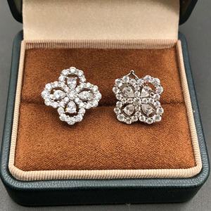 Boucles d'oreilles en argent 925 avec diamants de laboratoire, forme fleur à quatre pétales, pour femme, luxe léger haut de gamme, polyvalentes, bijoux clous floraux élégants - Product Image 4