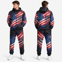 Conjunto Deportivo para Hombre, Chaqueta Cortavientos Sublimada con Capucha y Líneas Onduladas en Negro y Dorado, Pantalones Jogger con Cierre Completo, Poliéster, Primavera