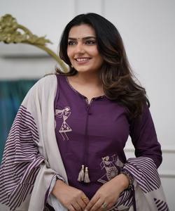 Conjunto de dos piezas con bordado de rayón y algodón, estilo casual, color morado, prenda étnica con dupatta. - Product Image 3