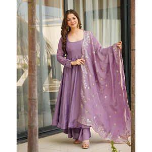 Robe de soirée de créateur SSR violette avec broderie lourde et sequins, tenue de fête avec dupatta, taille M - Product Image 5