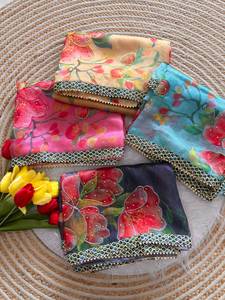 Sari en organza imprimé floral multicolore pour femmes, sari indien ethnique de créateur pour les occasions spéciales, avec bordure en dentelle miroir. - Product Image 6