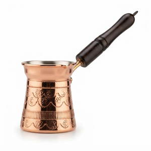 Cafetera Turca de Cobre con Grabado Floral a Mano y Borde Festoneado, Cezve con Asa de Madera, Tradicional para Estufa, Briki Griega, Ibrik - Product Image 1