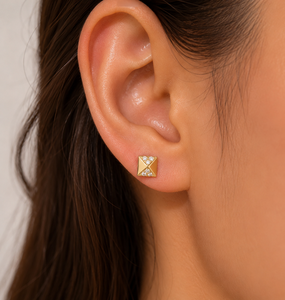 Boucles d'oreilles clous en diamant de laboratoire rond naturel, faites à la main, bijoux de mariage, en or massif 18 carats, boucles d'oreilles clous en diamant pyramidal, boucles d'oreilles carrées géométriques - Product Image 6