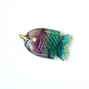 Pendentif Poisson en Fluorite Arc-en-ciel AAA, Collier en Argent 925 Fait Main avec Pierre Précieuse, Breloque en Cristal de Guérison Sculptée à la Main, Bijou de Luxe Tendance - Product Image 1