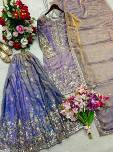 Hermoso conjunto listo para usar de Jimmy Chu con bordado y lentejuelas, que incluye top con costuras completas y sharara, y dupatta con bordado y lentejuelas. - Product Image 5