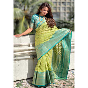 Sari en soie tissée Kanjivaram vert, traditionnel, avec des broderies Zari, élégant, pour soirée - Product Image 3