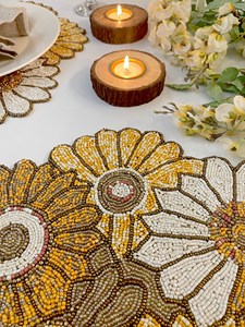 Sets de table perlés de créateur, faits main et brodés, pour la décoration de la maison de luxe, les mariages, les fêtes et les événements. - Product Image 4