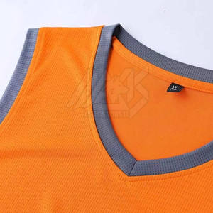 Kit de basketball personnalisé couleur unie, léger et respirant, vêtements de sport pour la vente en ligne, parmi les plus vendus - Product Image 4