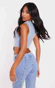 De reuniones de oficina a fiestas de fin de semana, estas prendas multiusos son esenciales para cada chica moderna y para mujeres. Tops de mezclilla. - Product Image 2