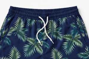 Short de bain décontracté pour homme en toile de polyester respirante, imprimé feuilles de palmier bleu marine, taille mi-haute avec cordon de serrage - Product Image 4
