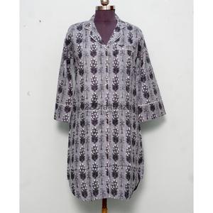 Chemise longue de style kimono pour femme, 100% coton pur, respirante, écologique, à imprimé floral, col en V ouvert sur le devant, manches 3/4, coupe ajustée - Product Image 1