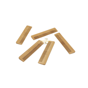 Peine de Bambú Natural con Diseño de Dientes Anchos para Desenredar y Masajear el Cuero Cabelludo - Product Image 5