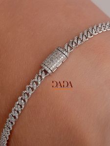 Bracelet scintillant de style cubain avec diamants de laboratoire pour femme, élégante chaîne de mode, bijoux fins, accessoire de mariée - Product Image 4