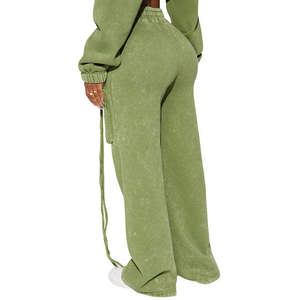 Ensemble de survêtement pour femme de haute qualité, vert, avec pantalon cargo lavé et haut court de fitness à cordon de serrage - Product Image 3
