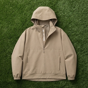 Chaqueta cortavientos beige con capucha y media cremallera para hombre, ligera, tipo anorak, con bolsillo frontal. - Product Image 6