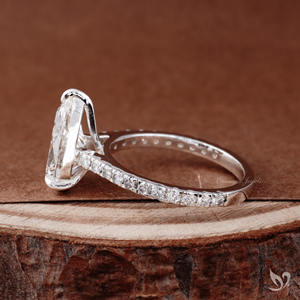 Bague de fiançailles de luxe en or blanc 10K avec diamant de laboratoire en forme de poire 3 carats, sertie pavé style Cathédrale, certifiée IGI - Product Image 2
