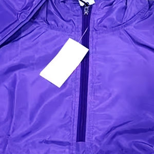 Ensemble de survêtements sportifs personnalisés pour l'entraînement et le jogging – Survêtement décontracté de haute qualité en nylon 100 % léger, teint uni - Product Image 2