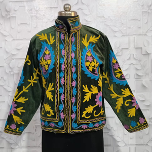 เสื้อแจ็คเก็ตปักลายกำมะหยี่สีเขียวสำหรับผู้หญิง – เสื้อโค้ทสไตล์ชาติพันธุ์ซูจานีหลากสีทำมือ - Product Image 1