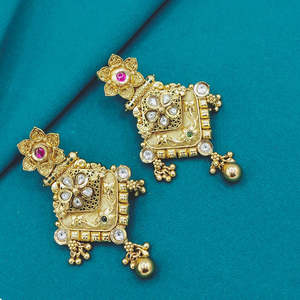Boucles d'oreilles pendantes en perles d'eau douce et pompons dorés pour mariage - Product Image 1