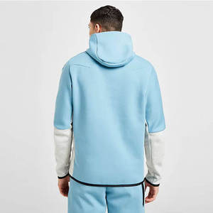 El chándal para hombre ofrece un aspecto deportivo sin esfuerzo, lo que lo convierte en una prenda útil para rutinas activas, viajes y momentos de descanso. - Product Image 2