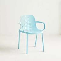 Chaise en plastique durable pour événements de restauration et espaces hôteliers, intérieur et extérieur