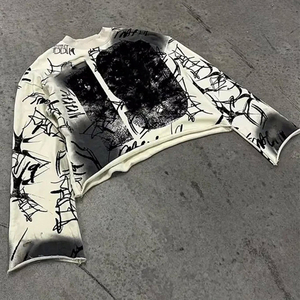 Camiseta Blanca de Manga Corta para Hombre, Cuello Redondo, Estampado de Estrella Negra y Grafiti Rosa en la Espalda, Estilo Urbano - Product Image 4