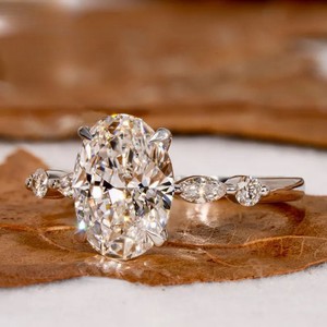 แหวนเพชรทรงรีเพาะเลี้ยงในห้องปฏิบัติการ ได้รับการรับรองจาก IGI ประดับเพชรด้านข้างสำหรับผู้หญิง สั่งทำได้ ทอง 10K 14K 18K เพชร VVS เพชรเพาะเลี้ยงในห้องปฏิบัติการ แหวนหมั้น เครื่องประดับ - Product Image 2