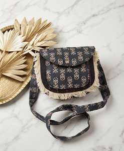 Bolso Bandolera de Lona con Diseño Floral, Borlas y Flecos Pintados a Mano para Mujer - Estilo Étnico para Todas las Temporadas - Product Image 3