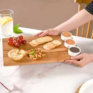 Plateau de service en bois fait main Forest Edge Timber avec trois porte-gobelets, design minimaliste pour la maison, plateau à fromage - Product Image 6