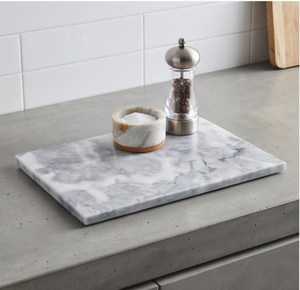Planche à découper rectangulaire en marbre moderne et minimaliste, gris et blanc veiné - Product Image 2