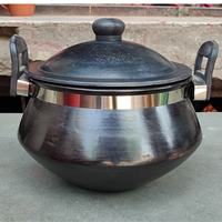 Casserole classique plate en terre cuite noire de 2 litres, écologique, avec couvercle en céramique, compatible micro-ondes et cuisinière à gaz, pot à biryani