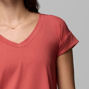 T-shirt pour femme à col en V, toucher doux, haut léger pour femme, matière polyester respirante et douce, avec logo personnalisé, design décontracté - Product Image 4