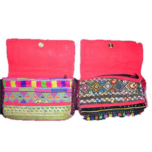 Bolso de mano tipo sobre tradicional Banjara con cuentas de turquesa, estilo étnico tribal bohemio gitano, bordado a mano, para la noche. - Product Image 5